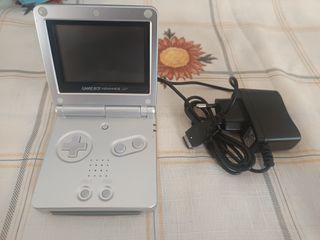 Game Boy Advance SP Plata + Cargador +1 juego