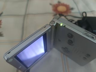 Game Boy Advance SP Plata + Cargador +1 juego