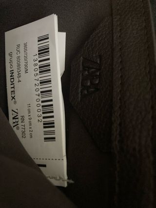 Cartera de piel marrón con monedero