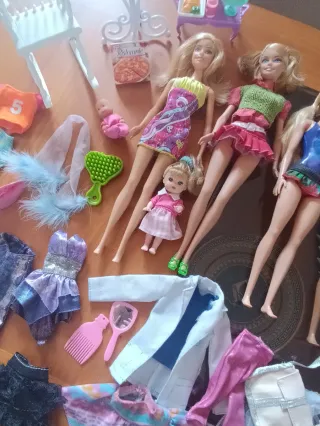 Lote de muñecas Barbie accesorios.
