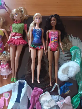 Lote de muñecas Barbie accesorios.