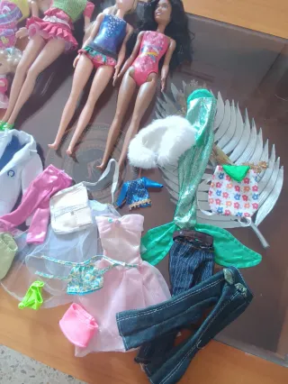 Lote de muñecas Barbie accesorios.