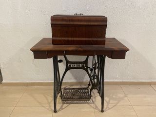 Máquina de coser Wertheim antigua