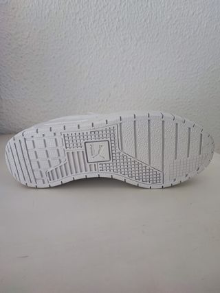 Zapatillas Puma Blancas y Rosas