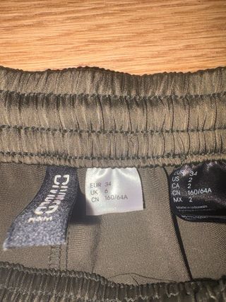 Pantalón cargo raso verde