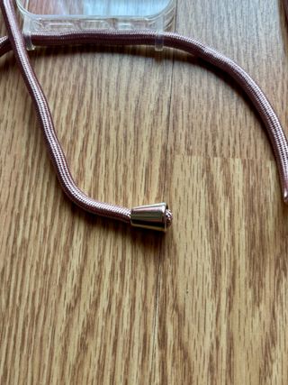 Funda iPhone 15 con cordón bandolera