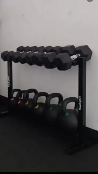 Soporte para pesas y kettlebells