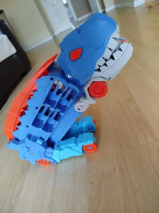 Camión Dinosaurio Transportador de Coches