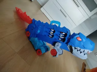 Camión Dinosaurio Transportador de Coches