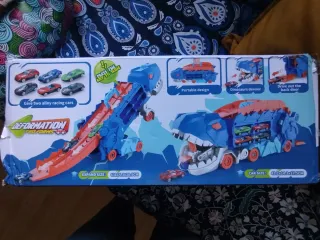 Camión Dinosaurio Transportador de Coches