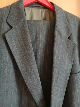 Traje de raya gris para hombre