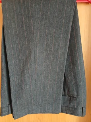 Traje de raya gris para hombre