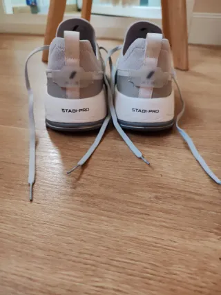 Zapatillas de entrenamiento grises