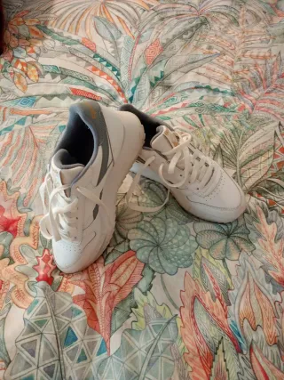 Zapatillas Reebok Plataforma Blancas y Grises