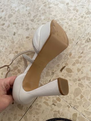 Zapatos de Novia Blancos con Pedrería