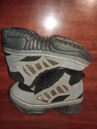 Botas de montaña mujer Negras y Grises sin estrena