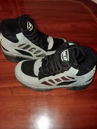 Botas de montaña mujer Negras y Grises sin estrena