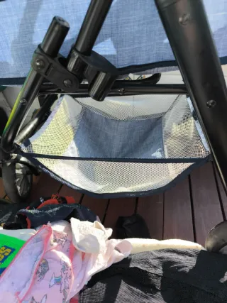 Carrito de muñecas azul