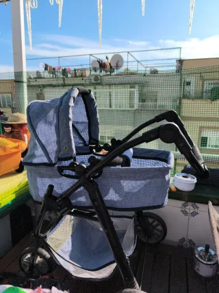 Carrito de muñecas azul