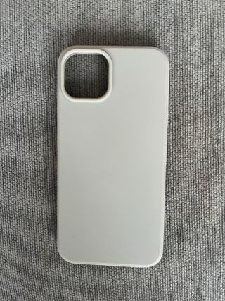 Fundas iPhone 13 . Se venden a 4 euros cada una