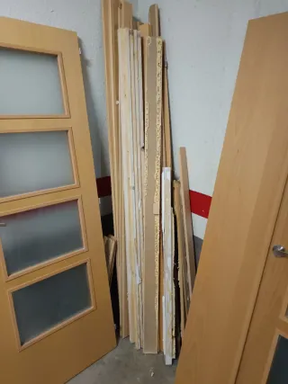 Puerta de salón madera maciza con 4 cristales