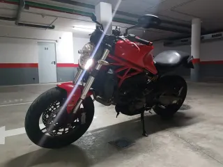 Ducati Monster 821 Roja