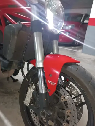 Ducati Monster 821 Roja