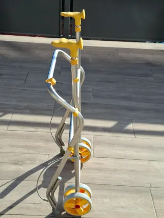 Andador Plegable para Adultos con Ruedas