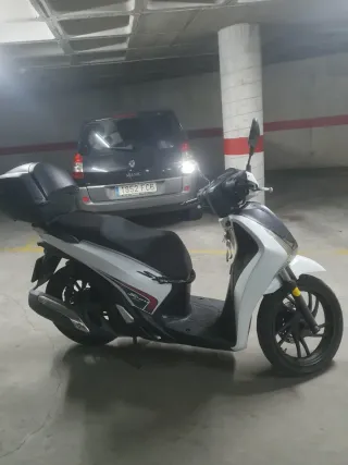 Honda SH 125i Scooter Automática