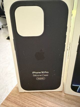 iPhone 16 Pro 256GB Titanio Negro + 2 Fundas apple
