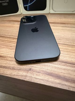 iPhone 16 Pro 256GB Titanio Negro + 2 Fundas apple