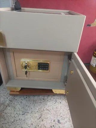 Mesita auxiliar con diseño moderno