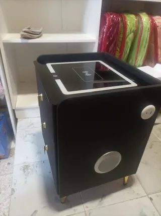 Mesita auxiliar con diseño moderno