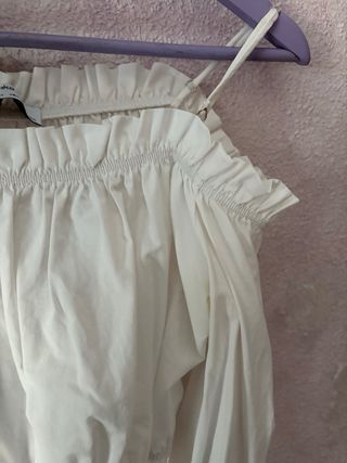 Blusa Bershka hombros descubiertos