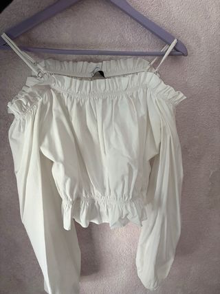 Blusa Bershka hombros descubiertos