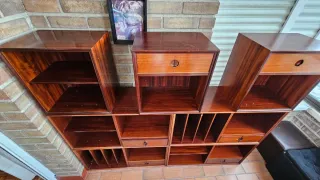 Mueble de madera maciza