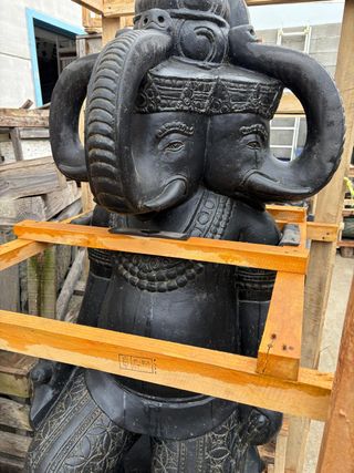 Escultura Ganesha de piedra negra