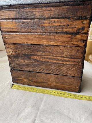 Comedero para pájaros de madera rústica