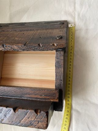 Comedero para pájaros de madera rústica