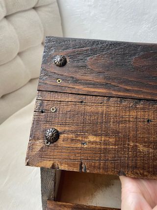 Comedero para pájaros de madera rústica