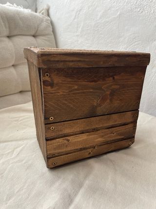 Comedero de madera para pájaros