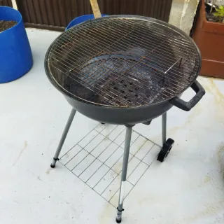 Barbacoa circular con ruedas