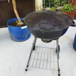 Barbacoa circular con ruedas