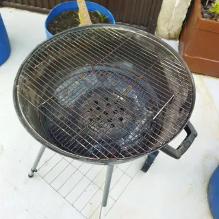Barbacoa circular con ruedas