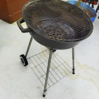 Barbacoa circular con ruedas