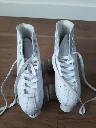 Patines blancos 4 ruedas de bota.
