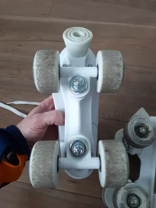 Patines blancos 4 ruedas de bota.