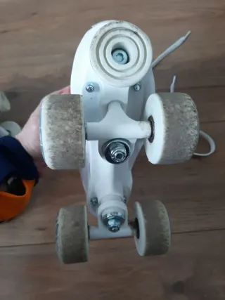 Patines blancos 4 ruedas de bota.