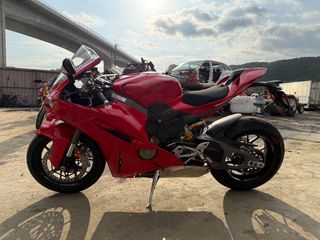 Ducati Panigale V4 2025