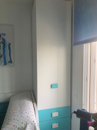 Cómoda juvenil 5 cajones azul y blanco